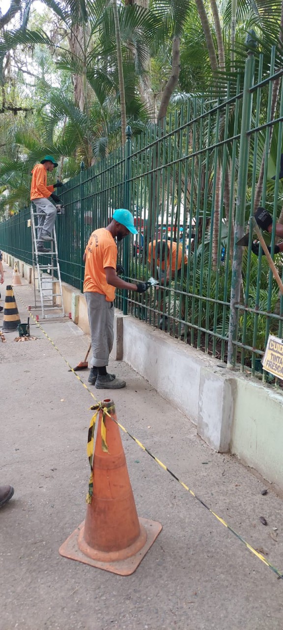 Manutenção no entorno do Campo de São Bento