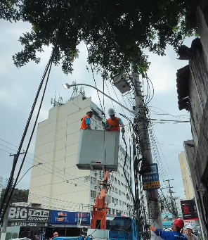Centro de Niterói ganha novo visual com retirada de fiação aérea da Rua Doutor Celestino
