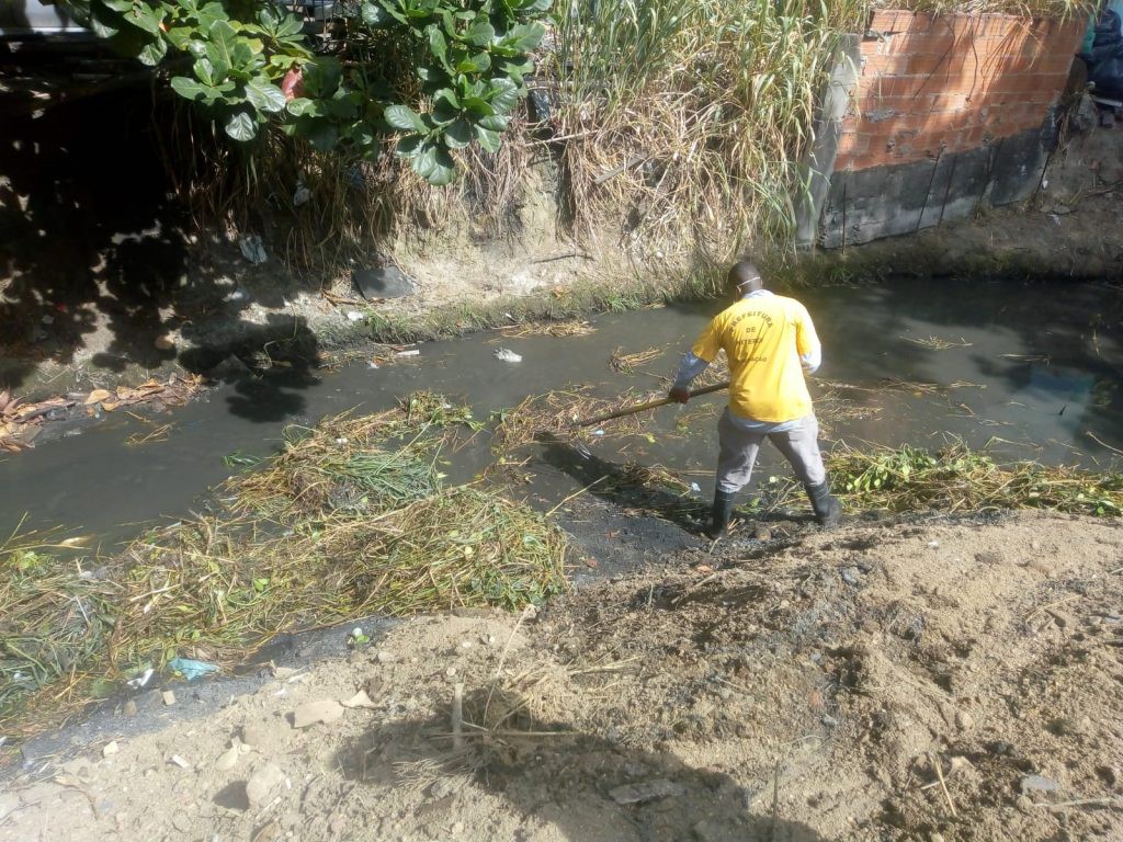 Limpeza de canais no Vital Brazil e Maravista