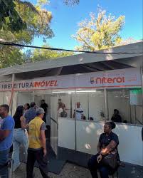 Moradora foi ao Prefeitura Móvel pedir troca de lâmpada e em pouco tempo a Seconser atendeu a demanda