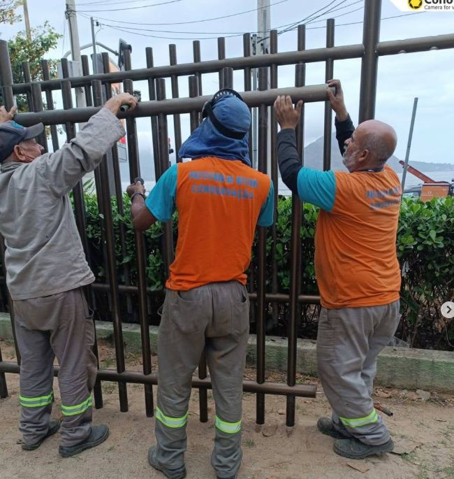 Seconser recoloca grades em praça no Ingá