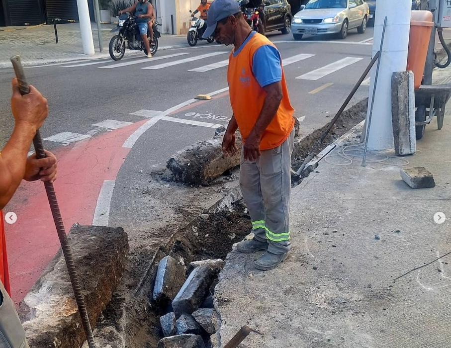 Confecção de sarjetas no Ingá